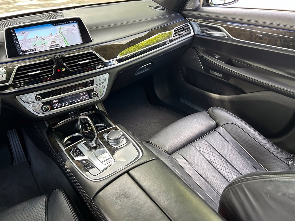 Used 2016 BMW 740i RWD image 11