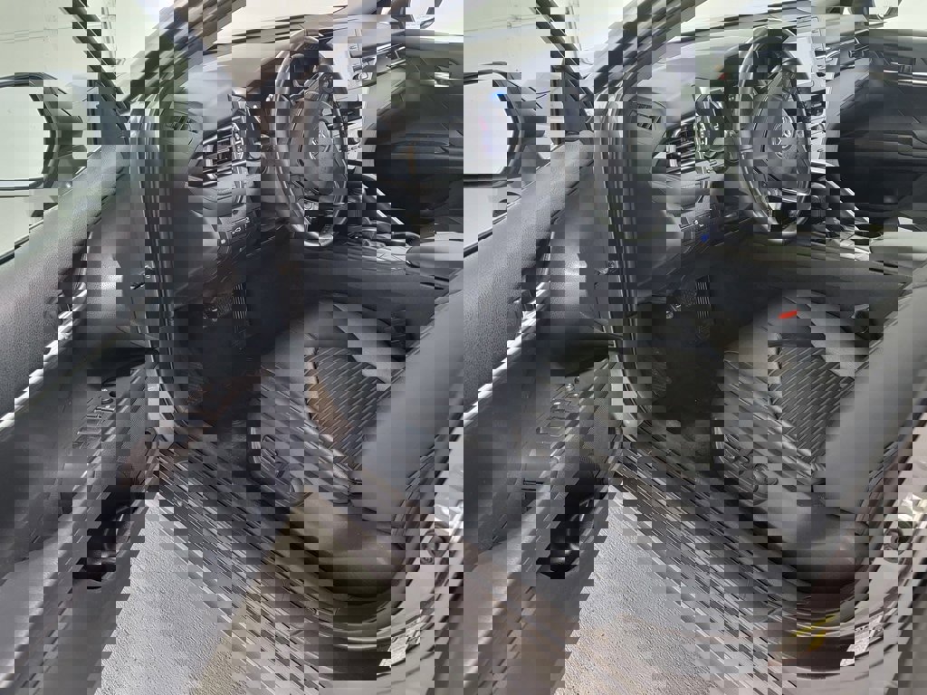 Used 2023 Toyota Camry SE image 11