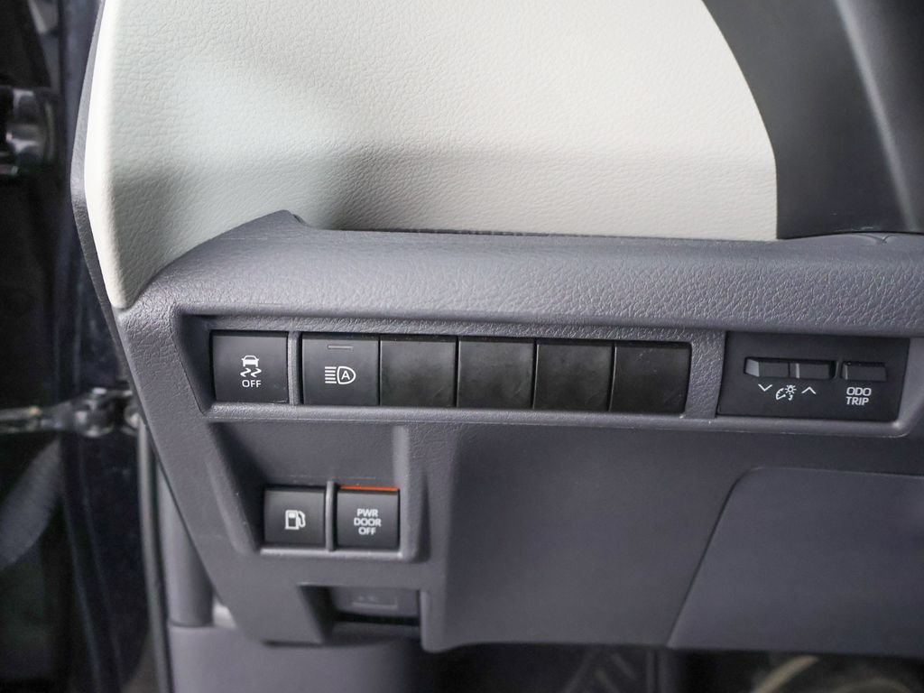 Used 2024 Toyota Sienna LE AWD/4WD image 34