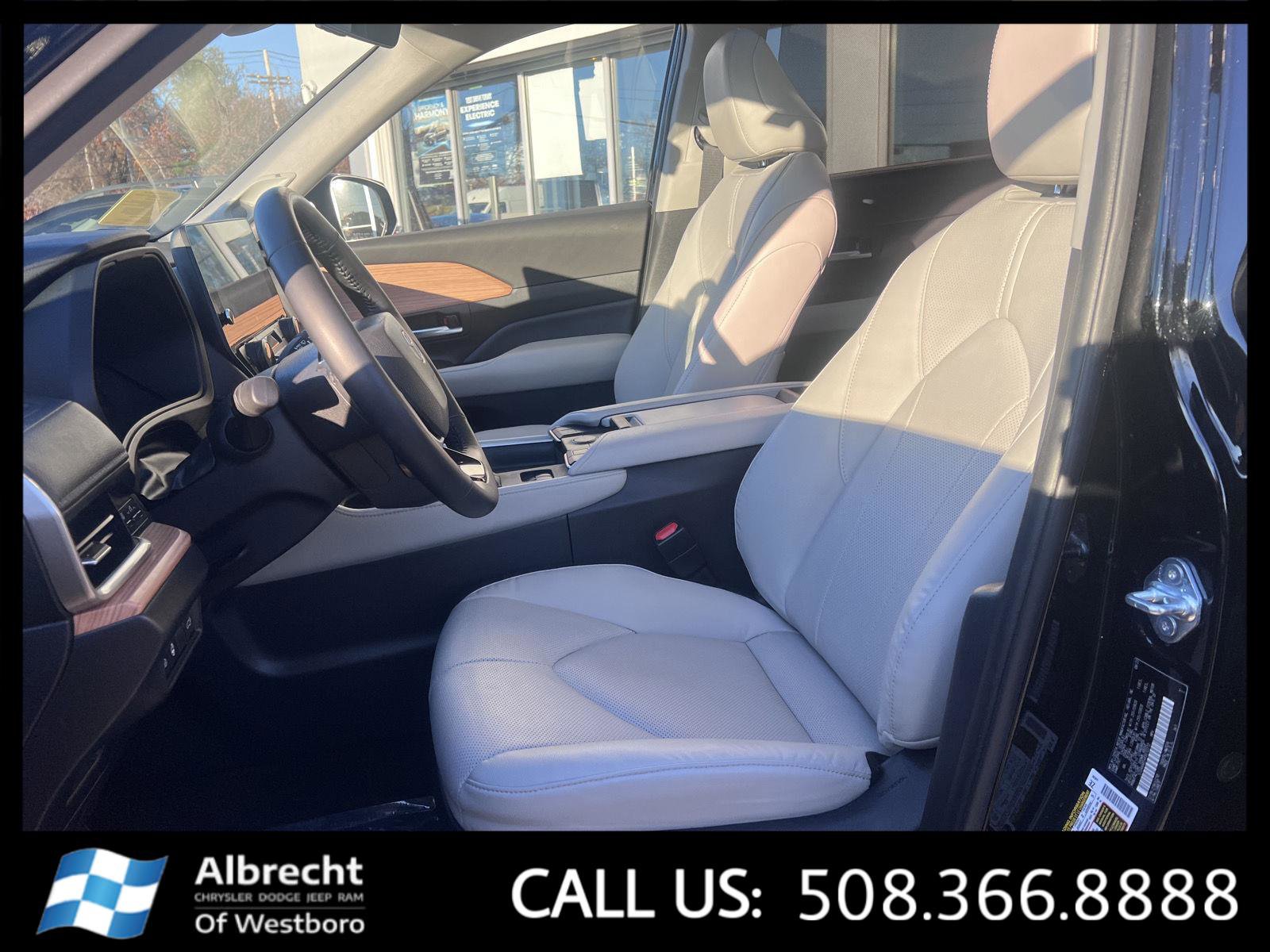 Used 2024 Toyota Grand Highlander Limited image 10