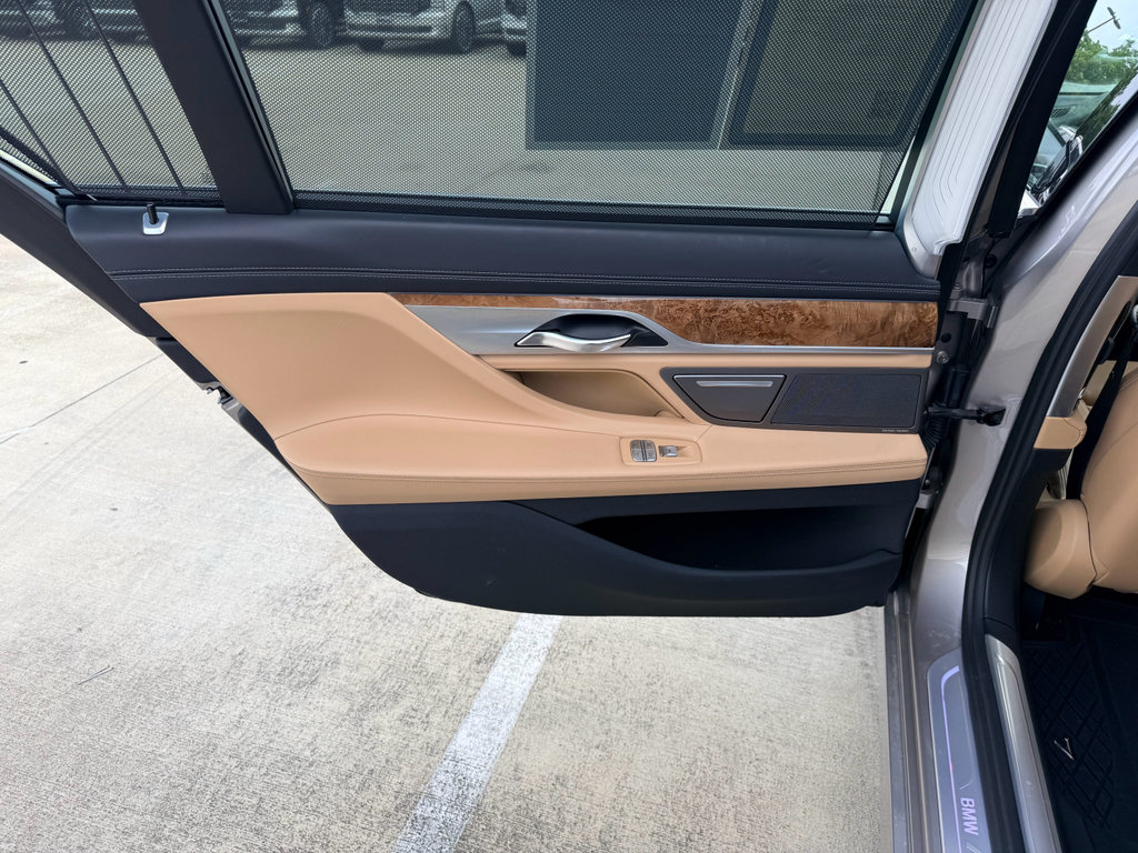 Used 2018 BMW 750i RWD image 22