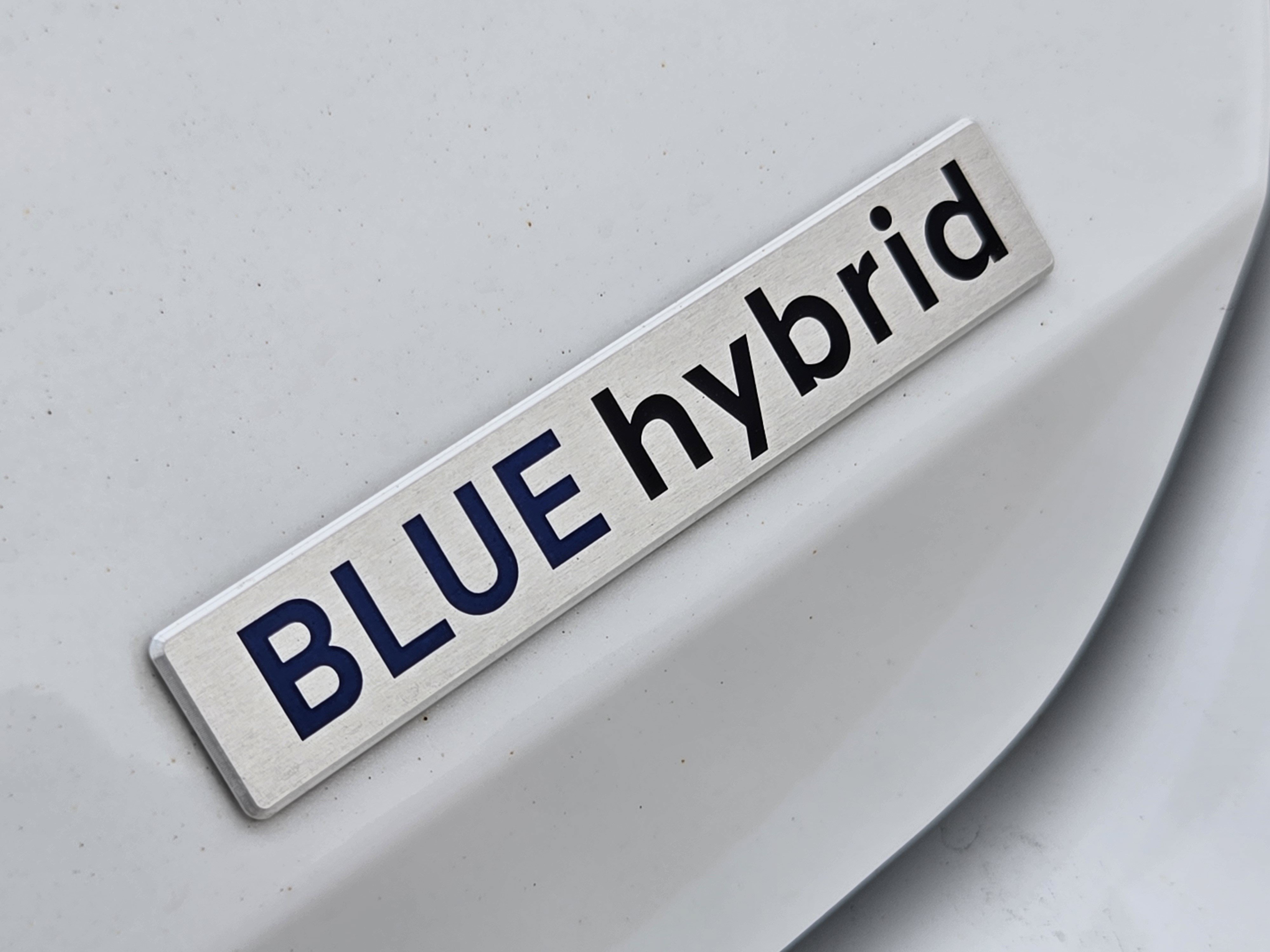 Used 2025 Hyundai Elantra Hybrid FWD image 32