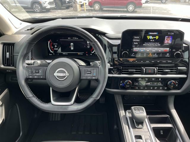 Used 2025 Nissan Pathfinder Platinum image 10