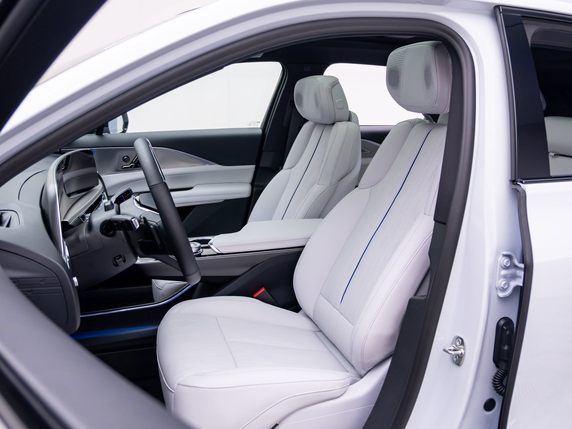 New 2027 Cadillac Lyriq Premium Sport AWD/4WD image 15