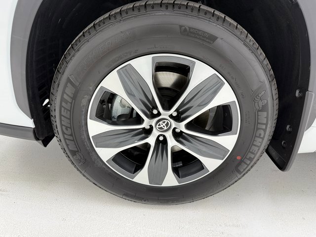 New 2026 Toyota Highlander XLE image 6