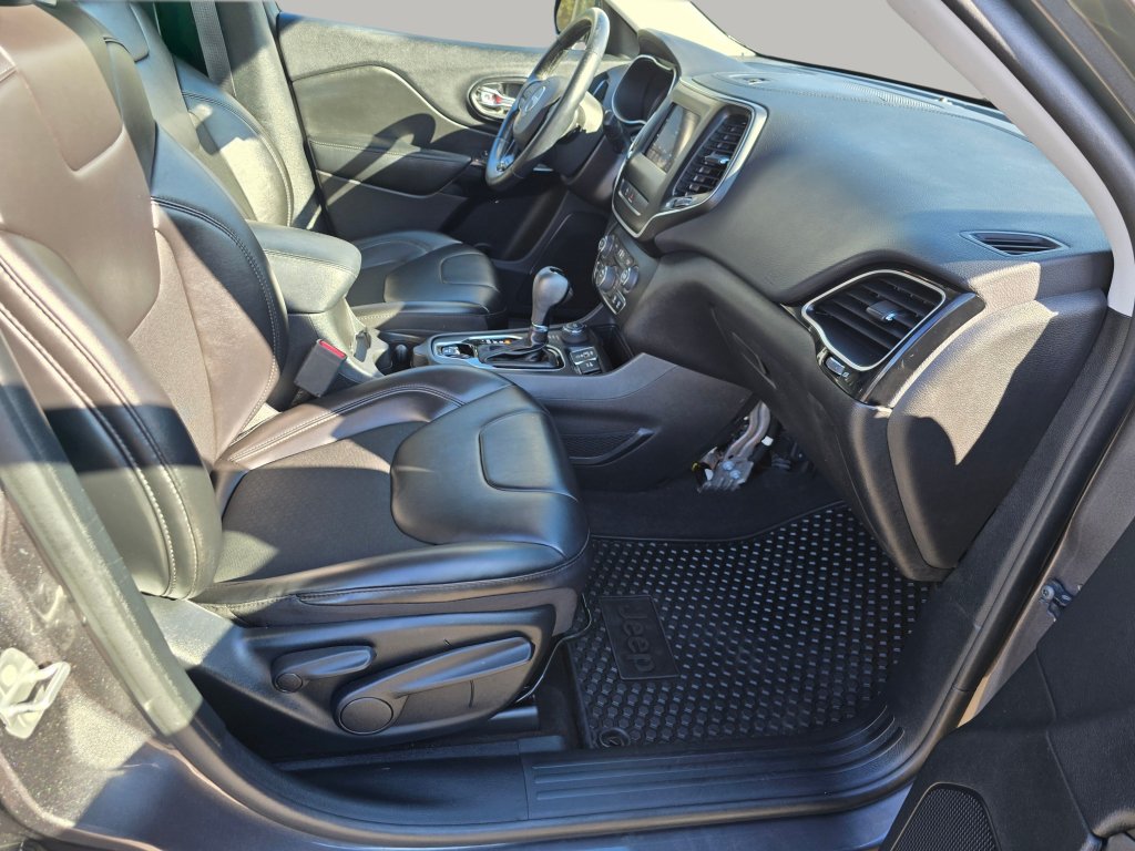 Used 2020 Jeep Cherokee Latitude Plus AWD/4WD image 26