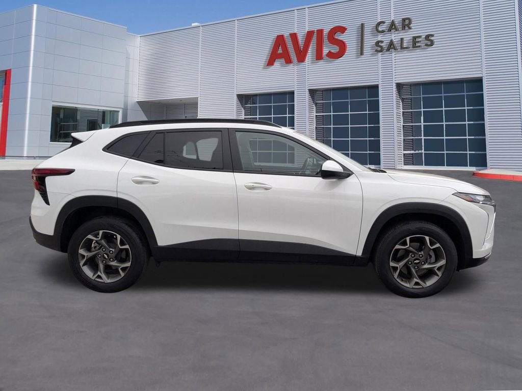 Used 2025 Chevrolet Trax LT w/ LT Convenience Package FWD image 7