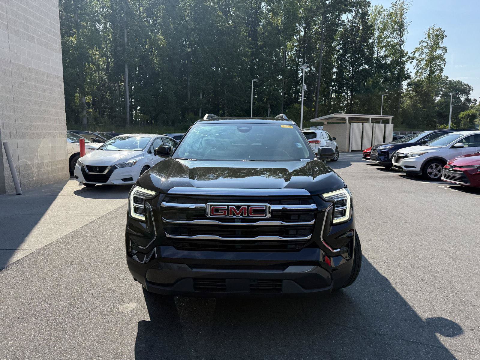 Used 2025 GMC Terrain Elevation w/ Elevation Premium Package AWD/4WD image 2