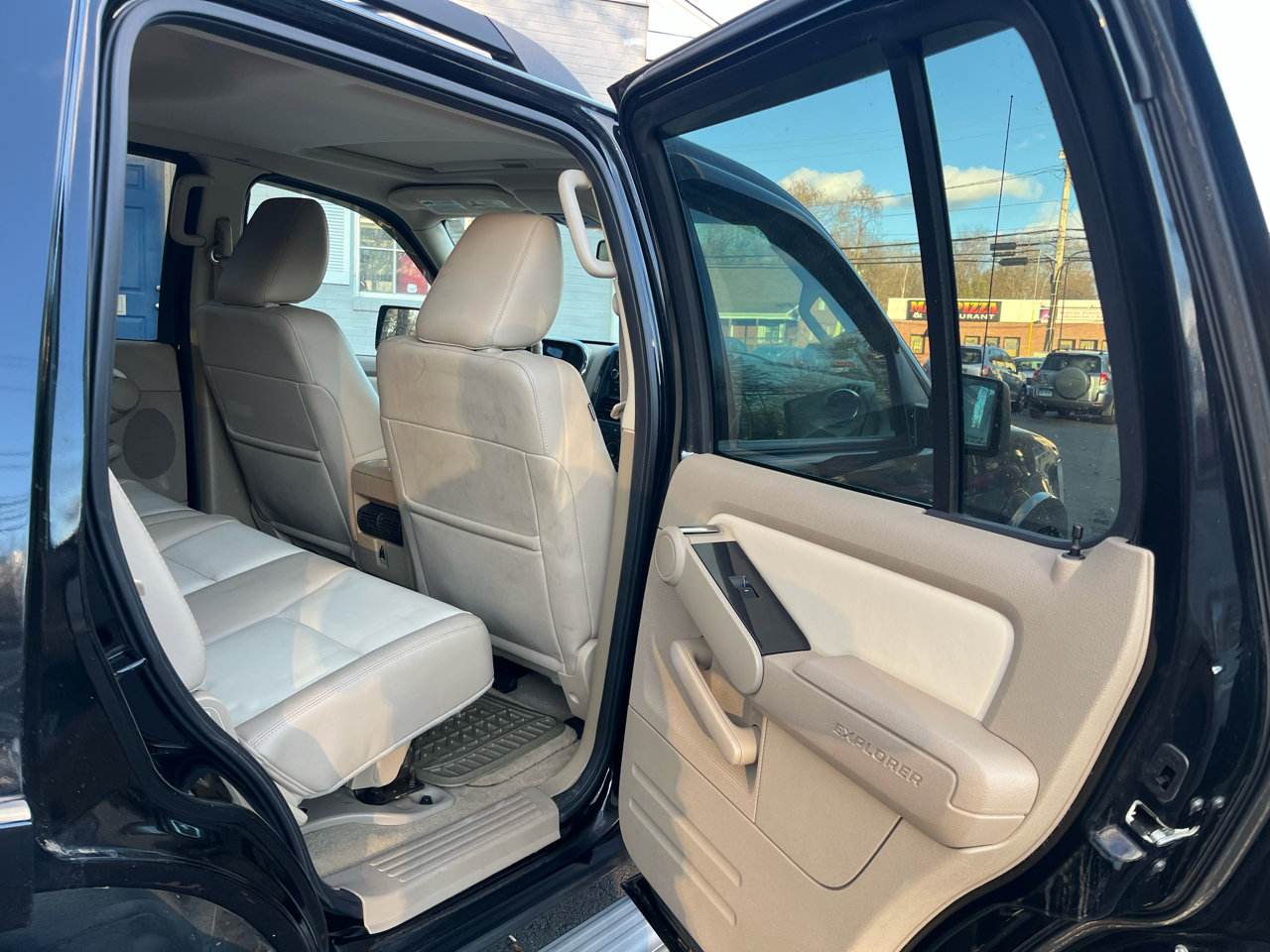 Used 2010 Ford Explorer XLT image 22