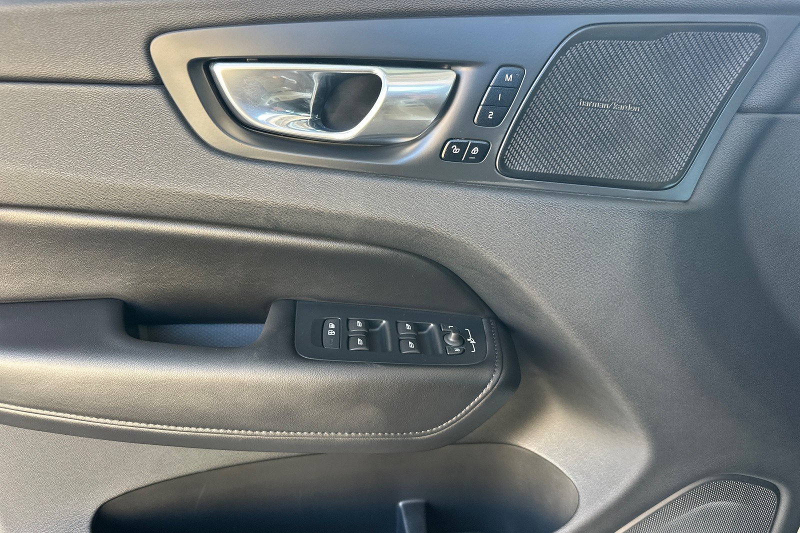 Certified 2023 Volvo XC60 T8 Plus AWD/4WD image 11