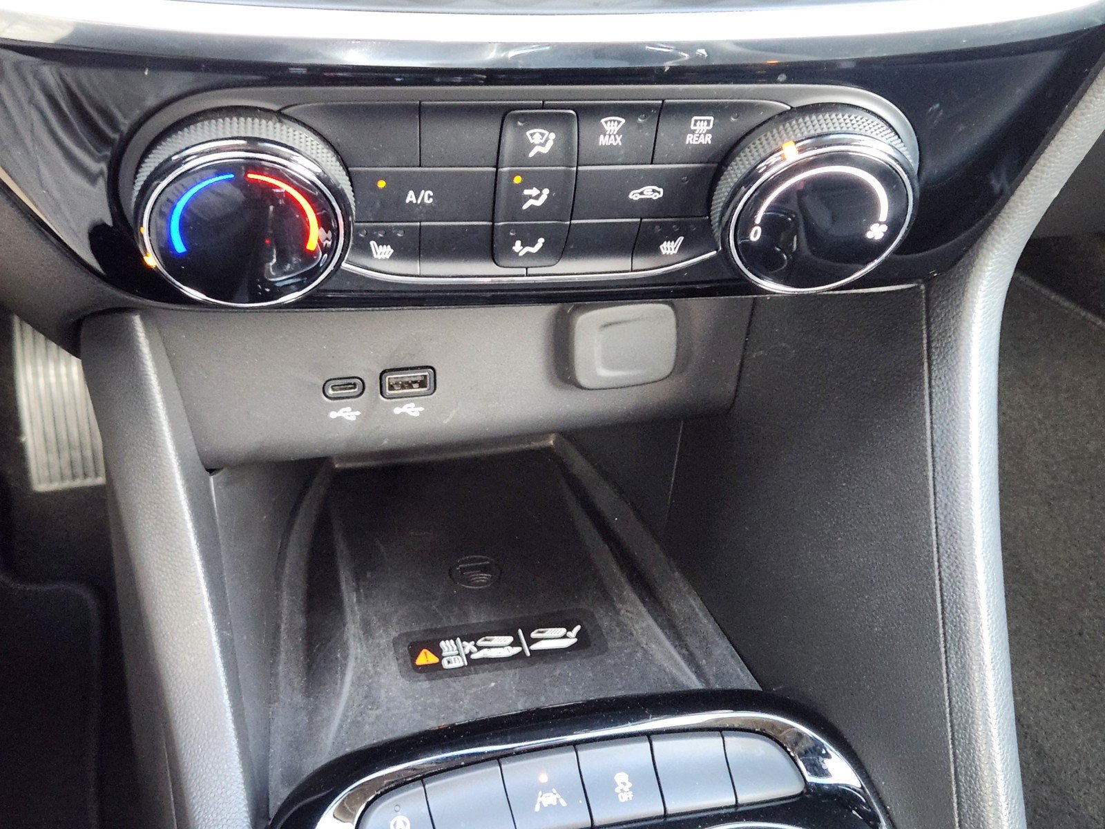 Used 2024 Buick Encore GX Sport Touring w/ Comfort Package FWD image 14