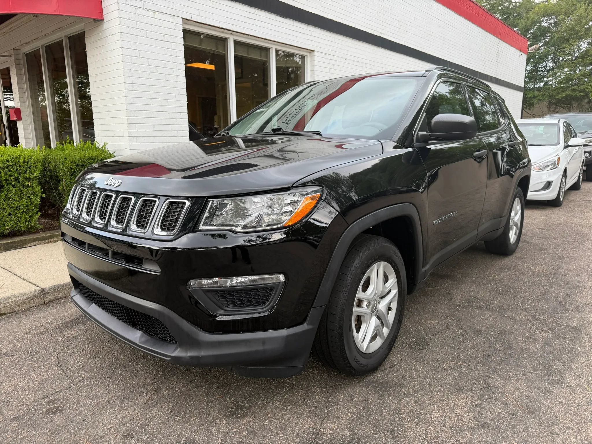 Used 2021 Jeep Compass Sport FWD image 2