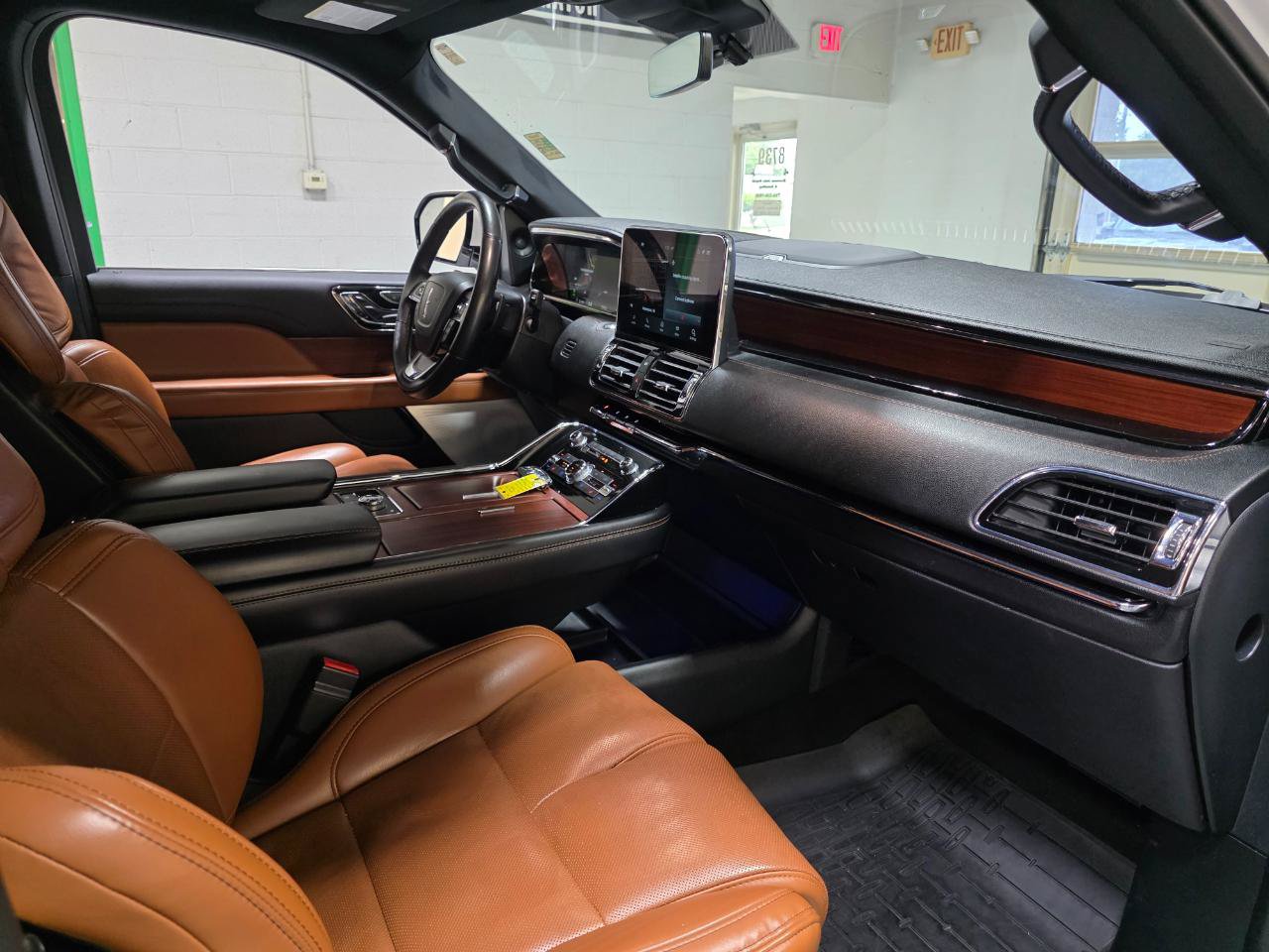 Used 2021 Lincoln Navigator Reserve AWD/4WD image 30