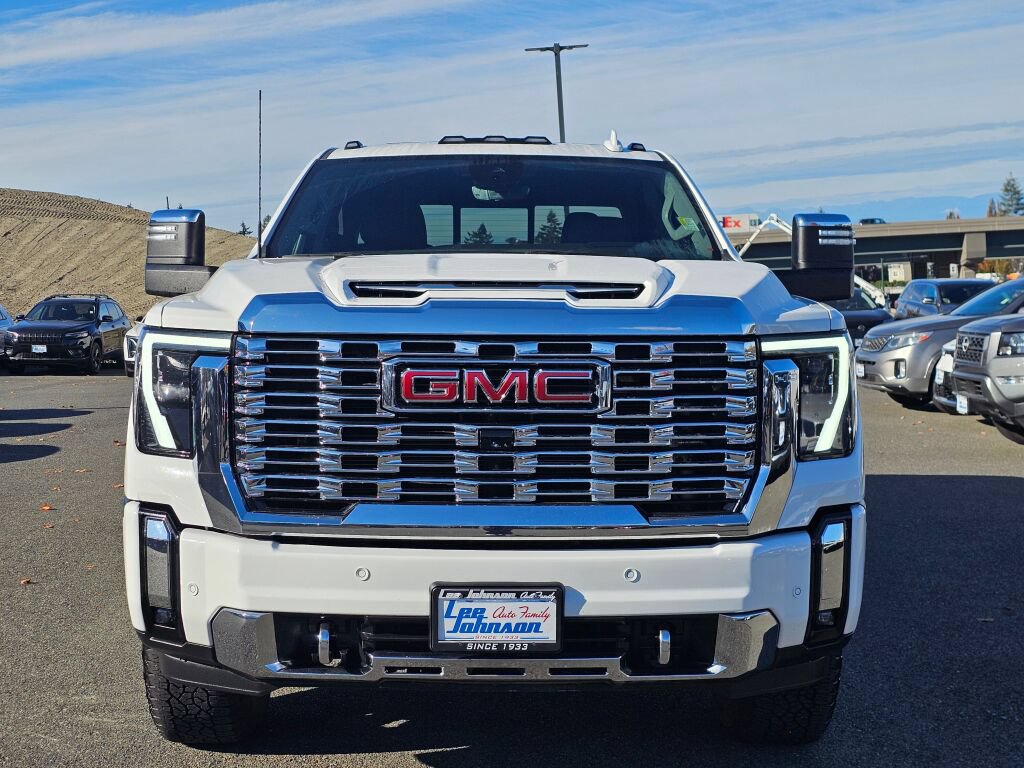 Certified 2025 GMC Sierra 3500 Denali w/ Denali Reserve Package AWD/4WD image 2