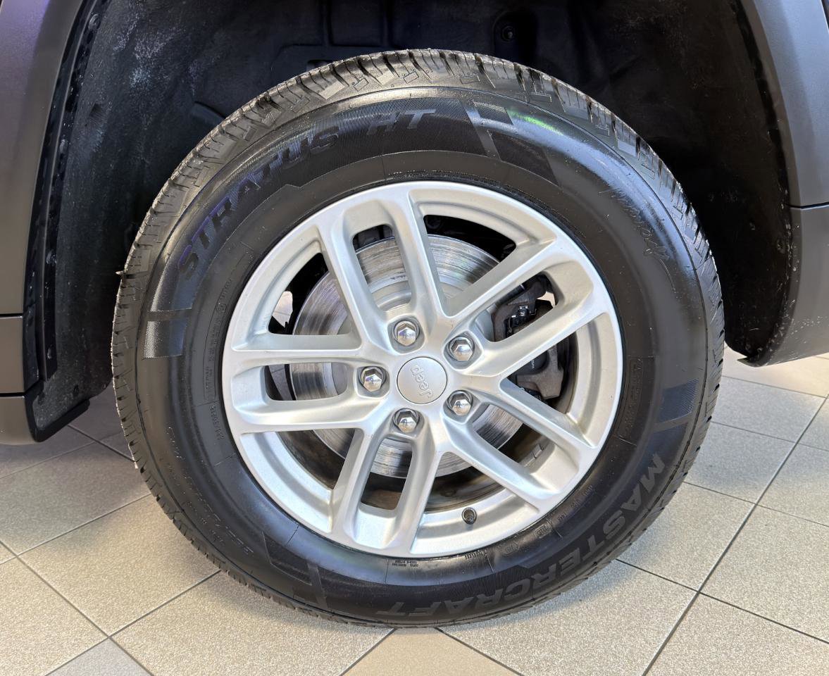 Used 2023 Jeep Grand Cherokee L Laredo w/ Trailer Tow Group (B) image 67