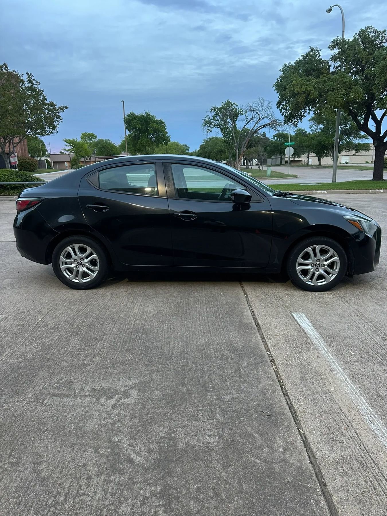 Used 2017 Toyota Yaris iA image 4