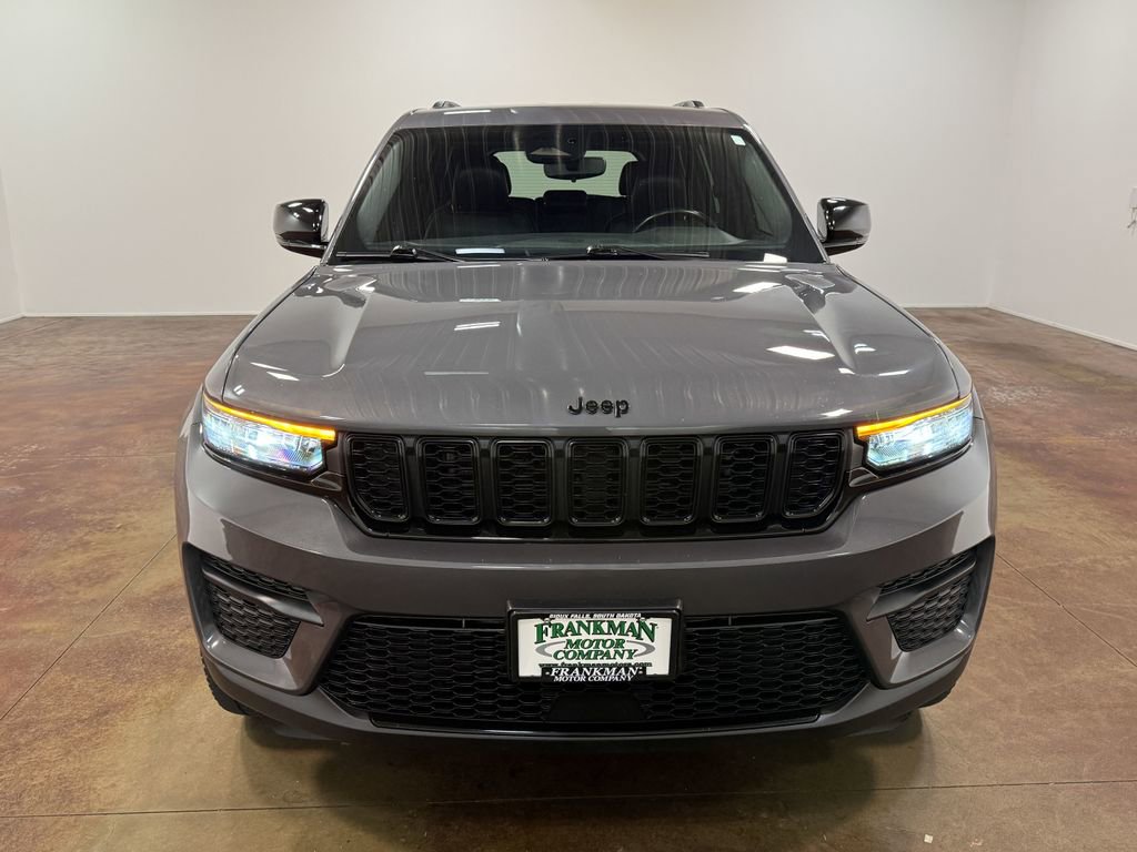 Used 2022 Jeep Grand Cherokee Altitude AWD/4WD image 41