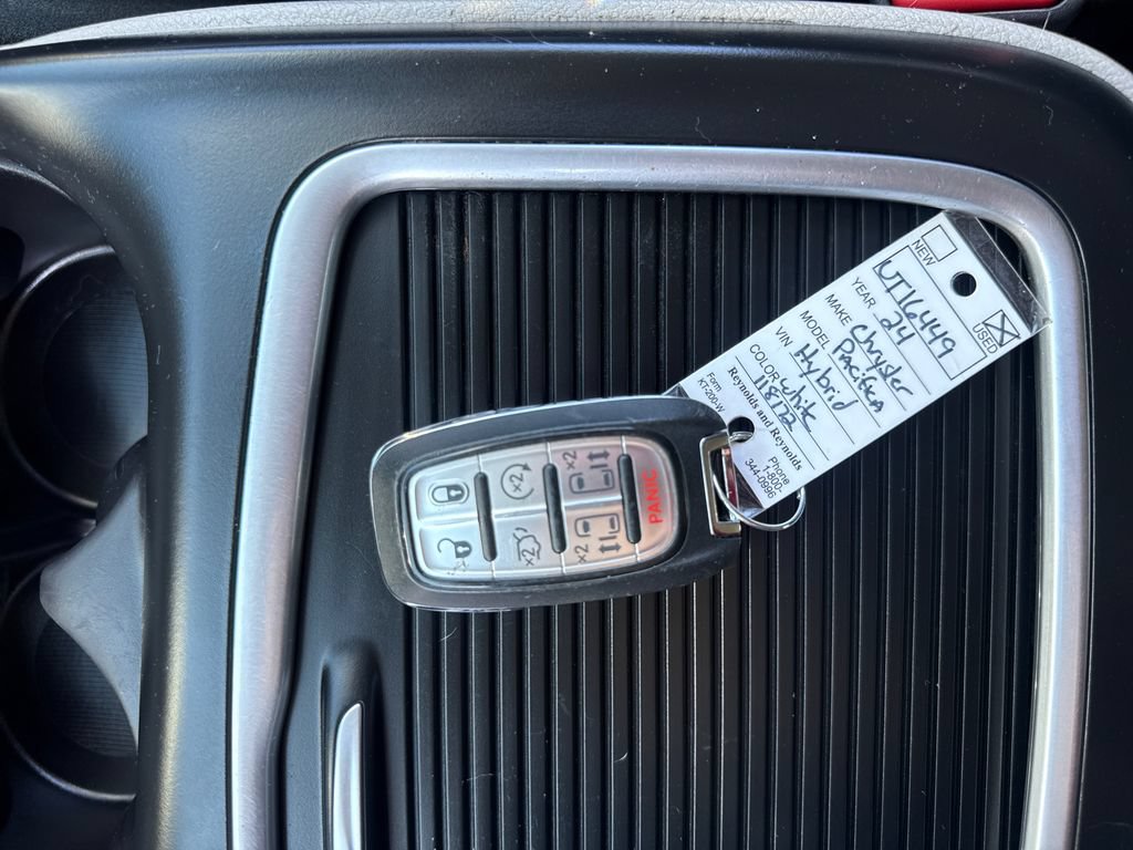 Used 2024 Chrysler Pacifica Limited FWD image 38