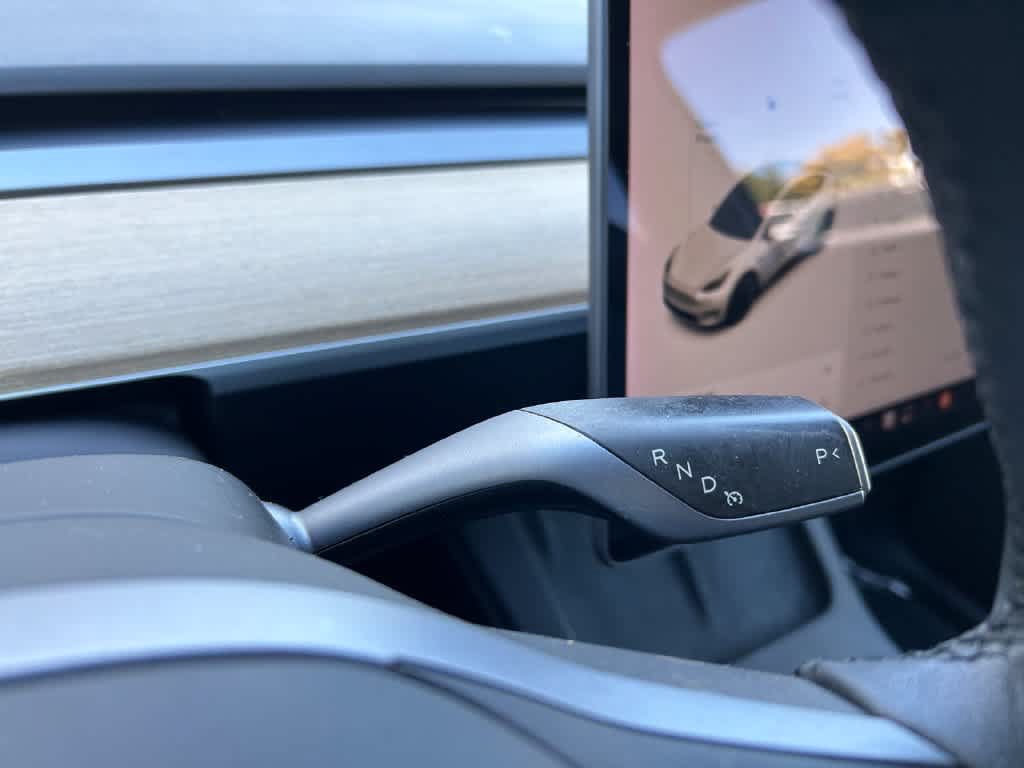 Used 2021 Tesla Model Y Long Range AWD/4WD image 18