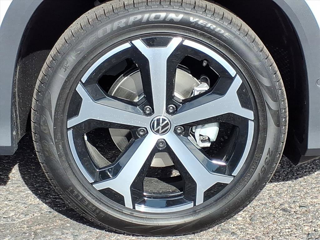New 2026 Volkswagen Tiguan SE image 9