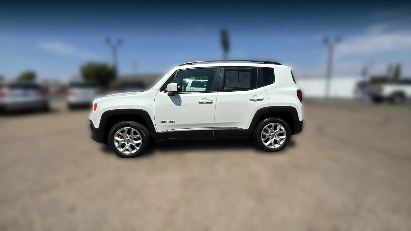 Used 2017 Jeep Renegade Latitude AWD/4WD image 3
