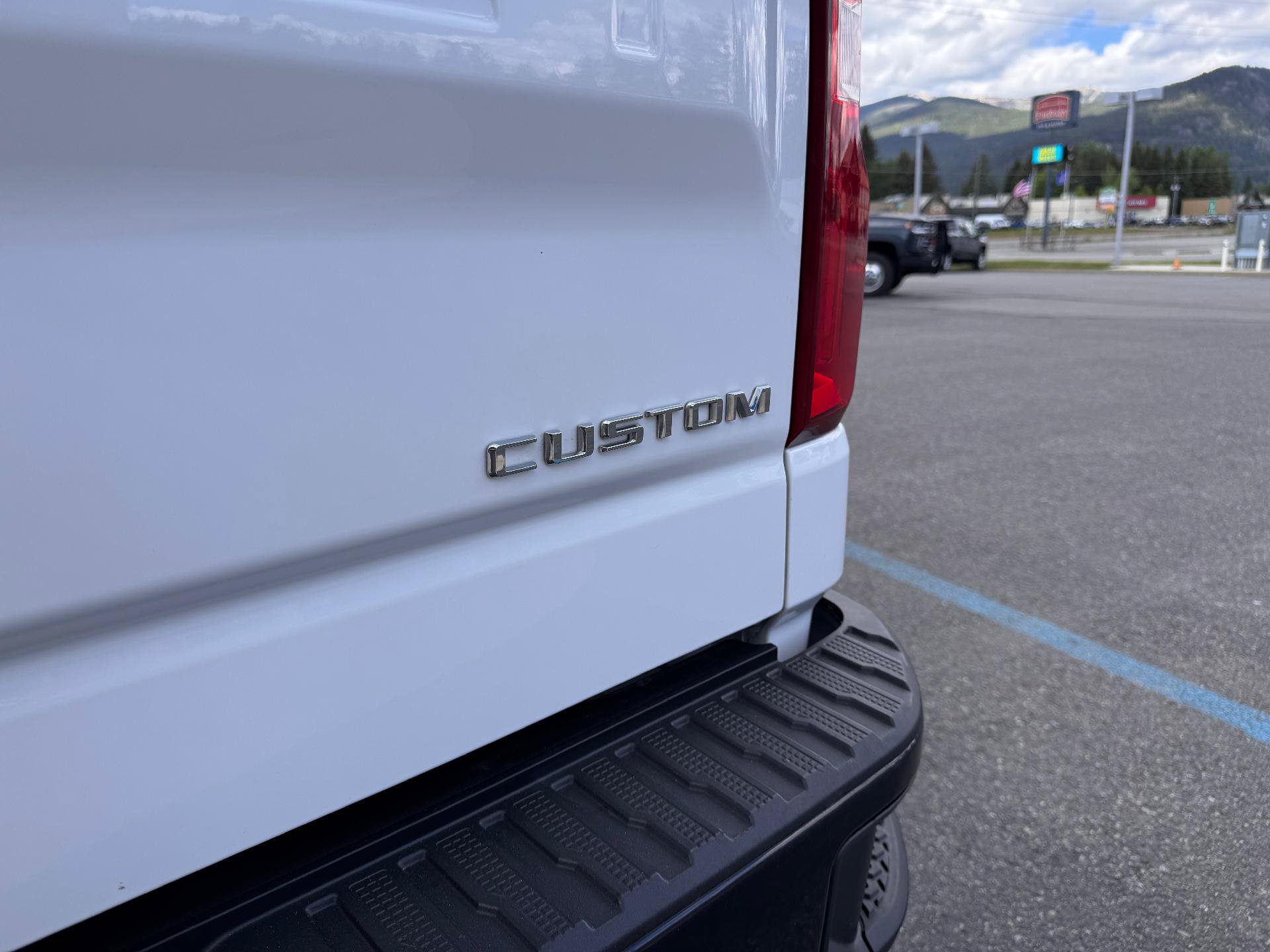 Used 2022 Chevrolet Silverado 1500 Custom Trail Boss AWD/4WD image 36