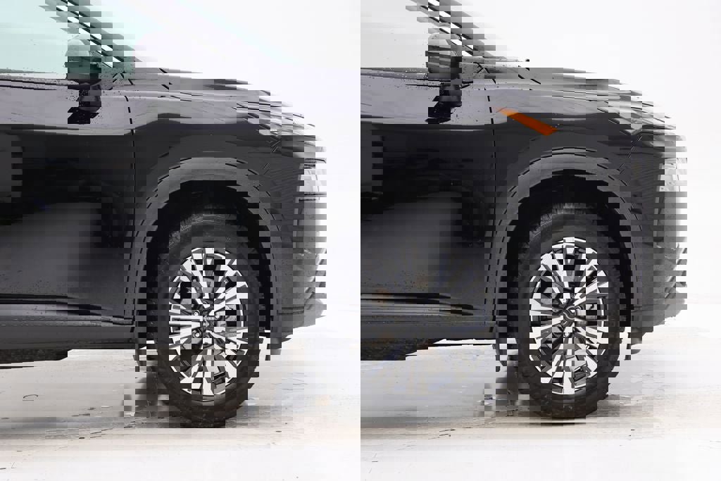 Used 2023 Nissan Rogue SV w/ SV Premium Package image 3