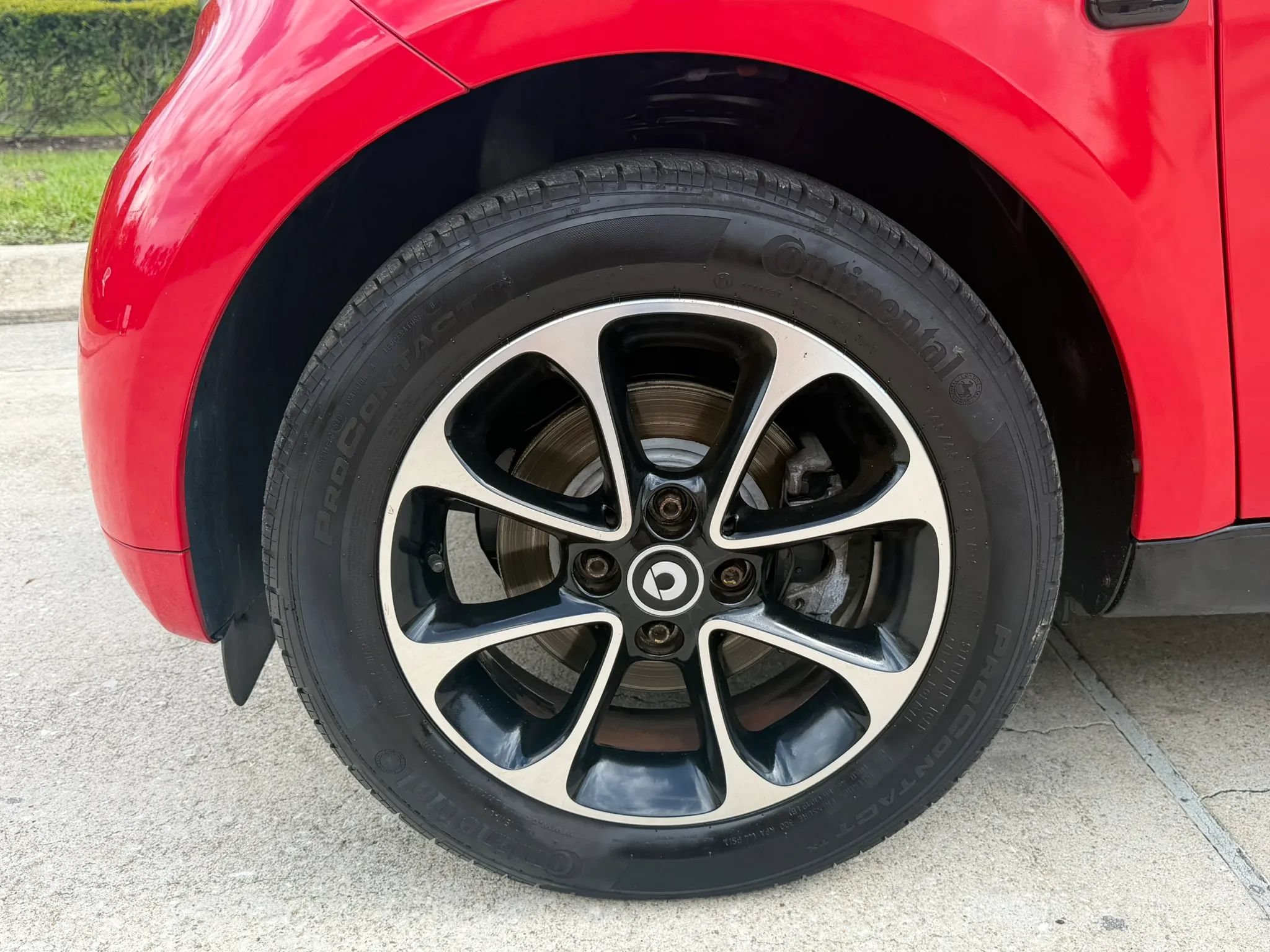 Used 2017 smart fortwo passion RWD image 30