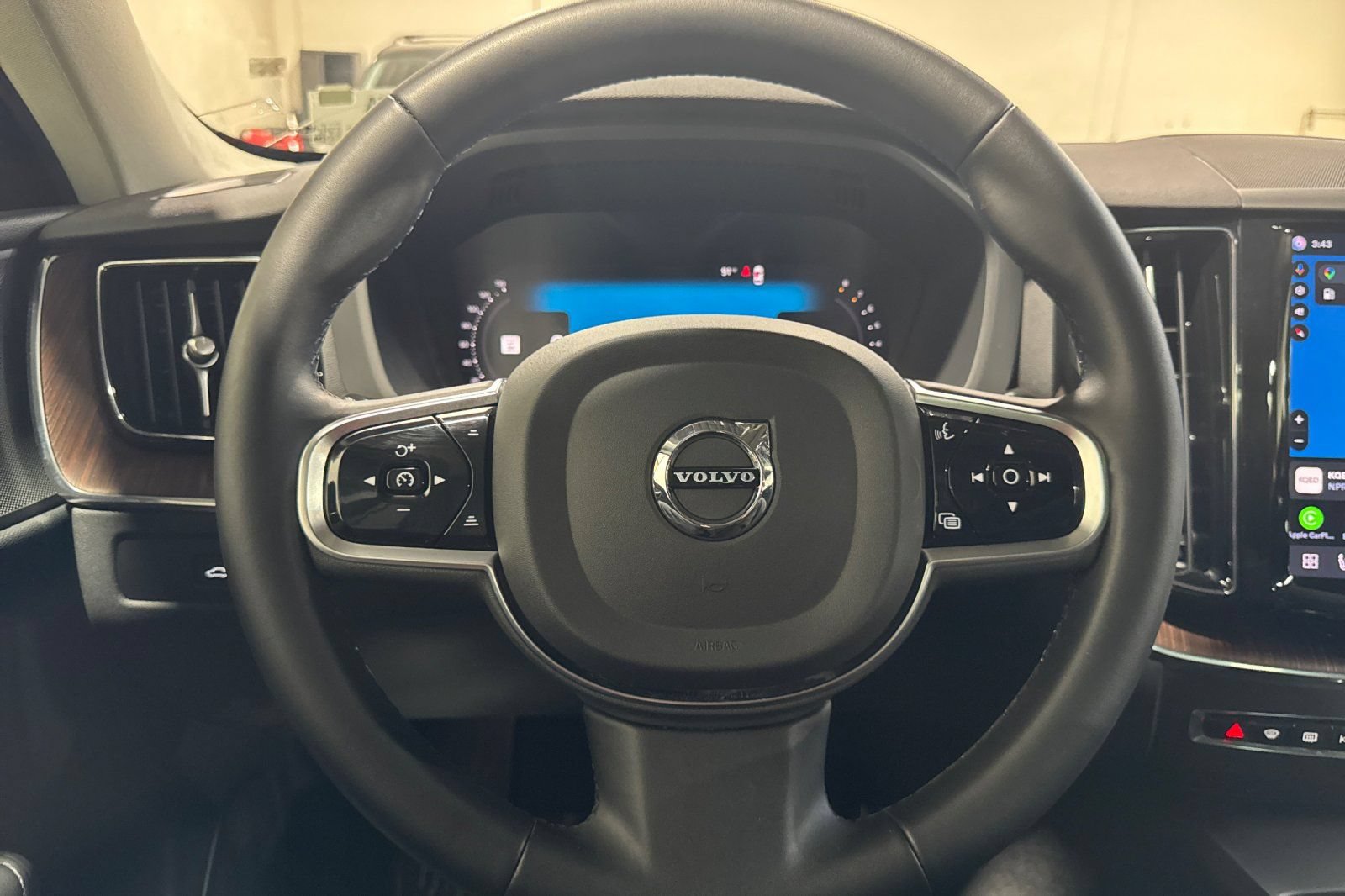 Used 2023 Volvo XC60 B5 Plus w/ Climate Package AWD/4WD image 27