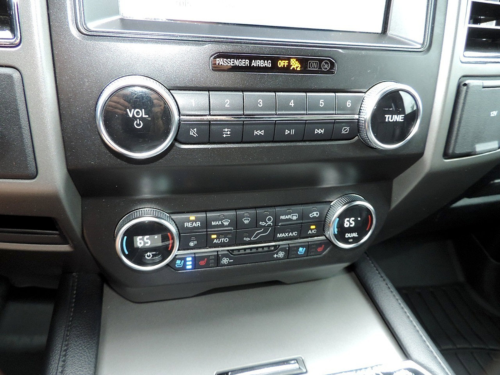 Used 2020 Ford Expedition XLT w/ Equipment Group 202A RWD image 23