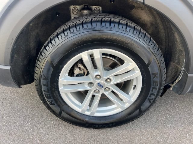 Used 2024 Ford Explorer XLT w/ Equipment Group 202A AWD/4WD image 9