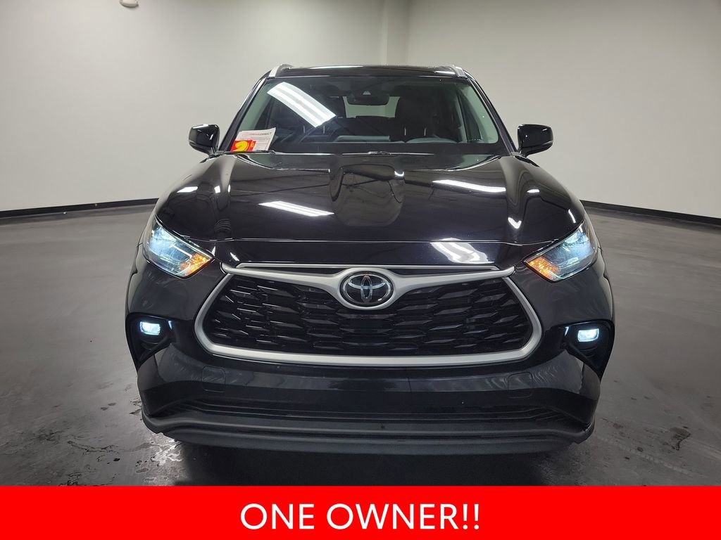Used 2022 Toyota Highlander XLE image 3