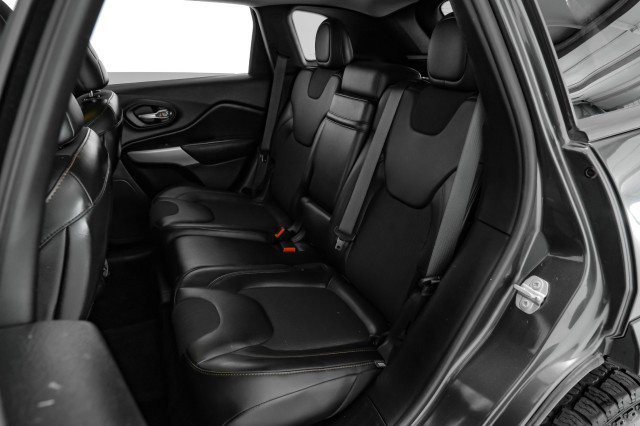 Used 2017 Jeep Cherokee Trailhawk w/ Cold Weather Group image 33