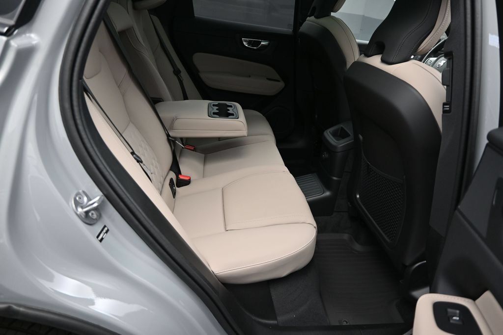 New 2026 Volvo XC60 T8 Plus w/ Climate Package PRO AWD/4WD image 17