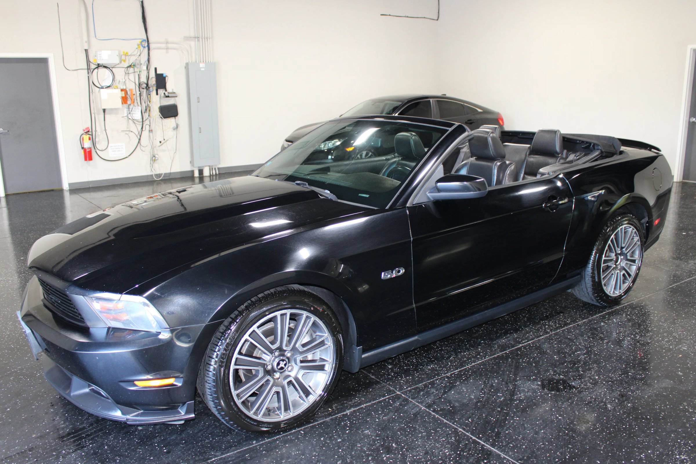 Used 2011 Ford Mustang GT Premium w/ Comfort Pkg RWD image 34