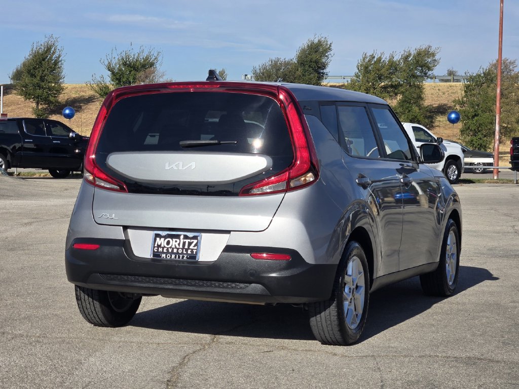 Certified 2022 Kia Soul LX w/ Technology Package FWD image 8