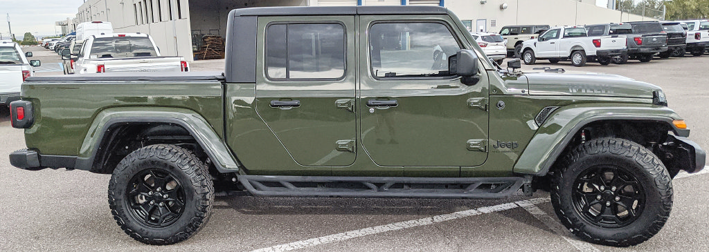 Used 2023 Jeep Gladiator Sport AWD/4WD image 2