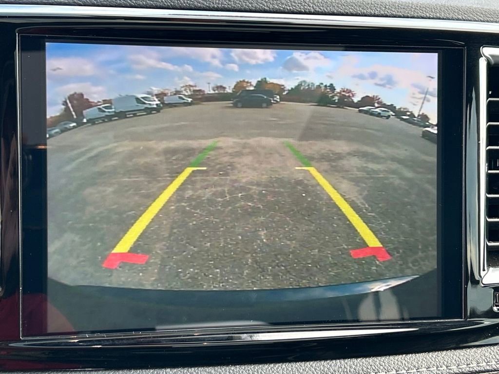 Used 2025 Chrysler Pacifica Limited image 20