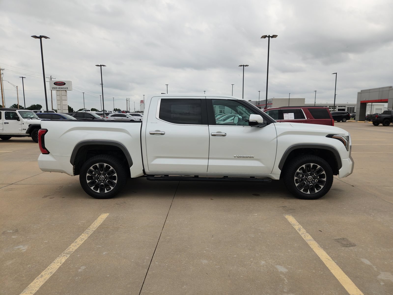 Used 2024 Toyota Tundra Limited AWD/4WD image 7