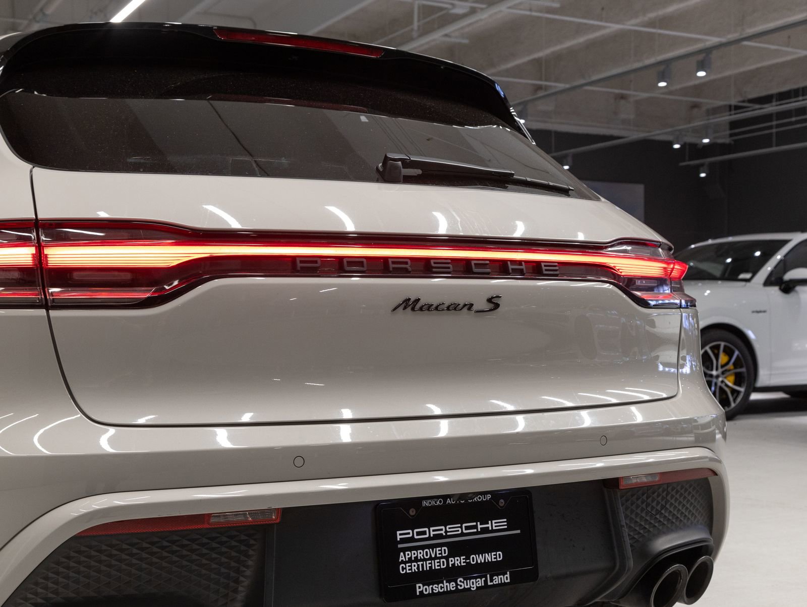 Certified 2023 Porsche Macan S AWD/4WD image 32