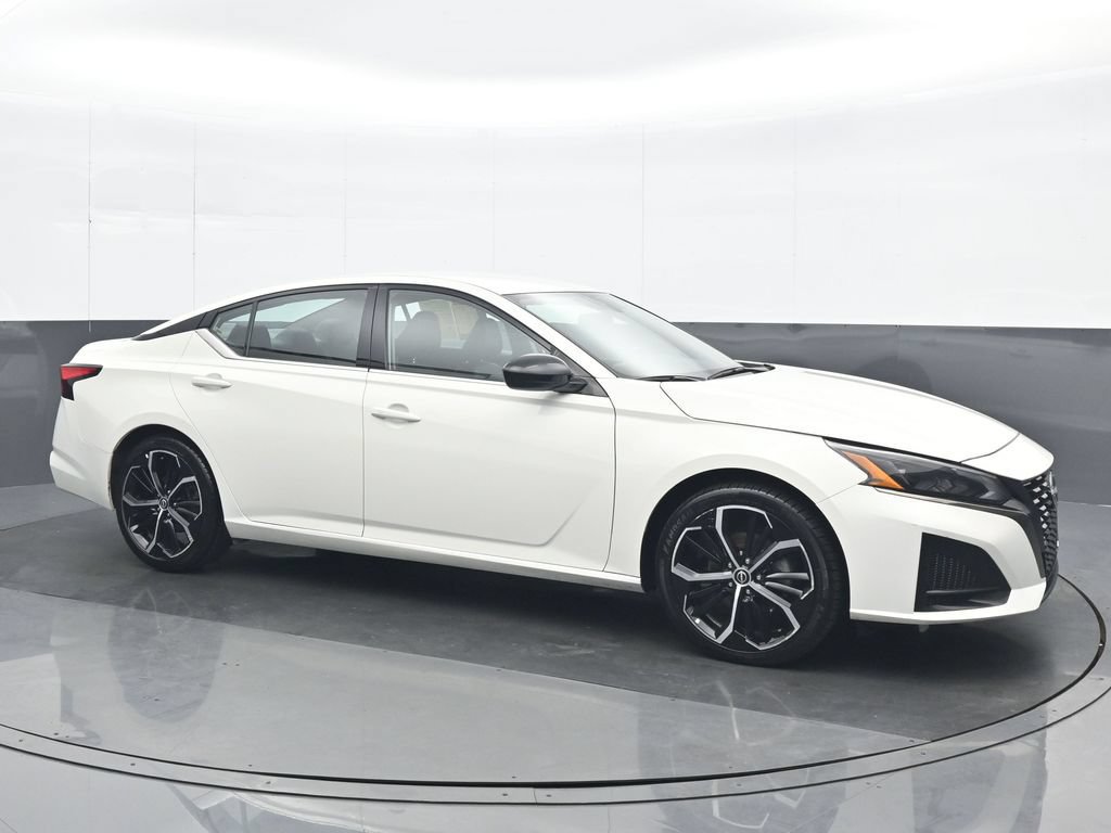 Used 2025 Nissan Altima 2.5 SR FWD image 8