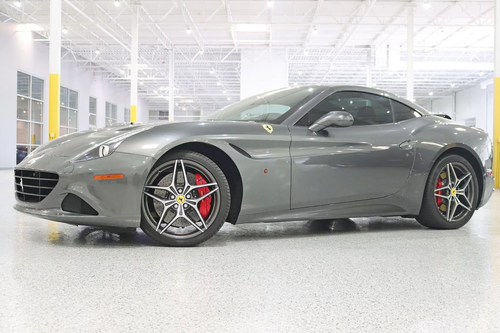 Used 2016 Ferrari California T RWD image 2