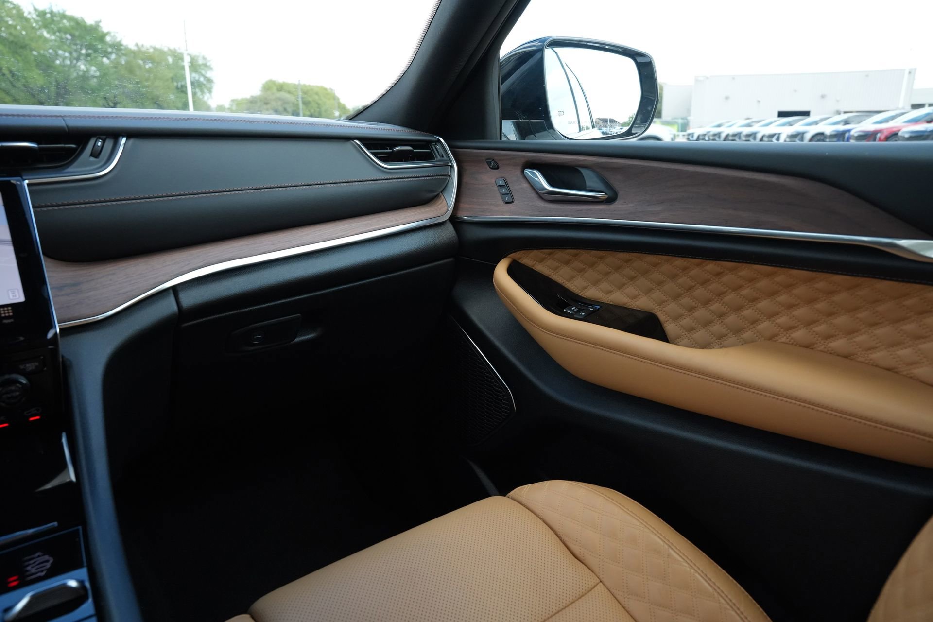 Used 2025 Jeep Grand Cherokee Summit image 8