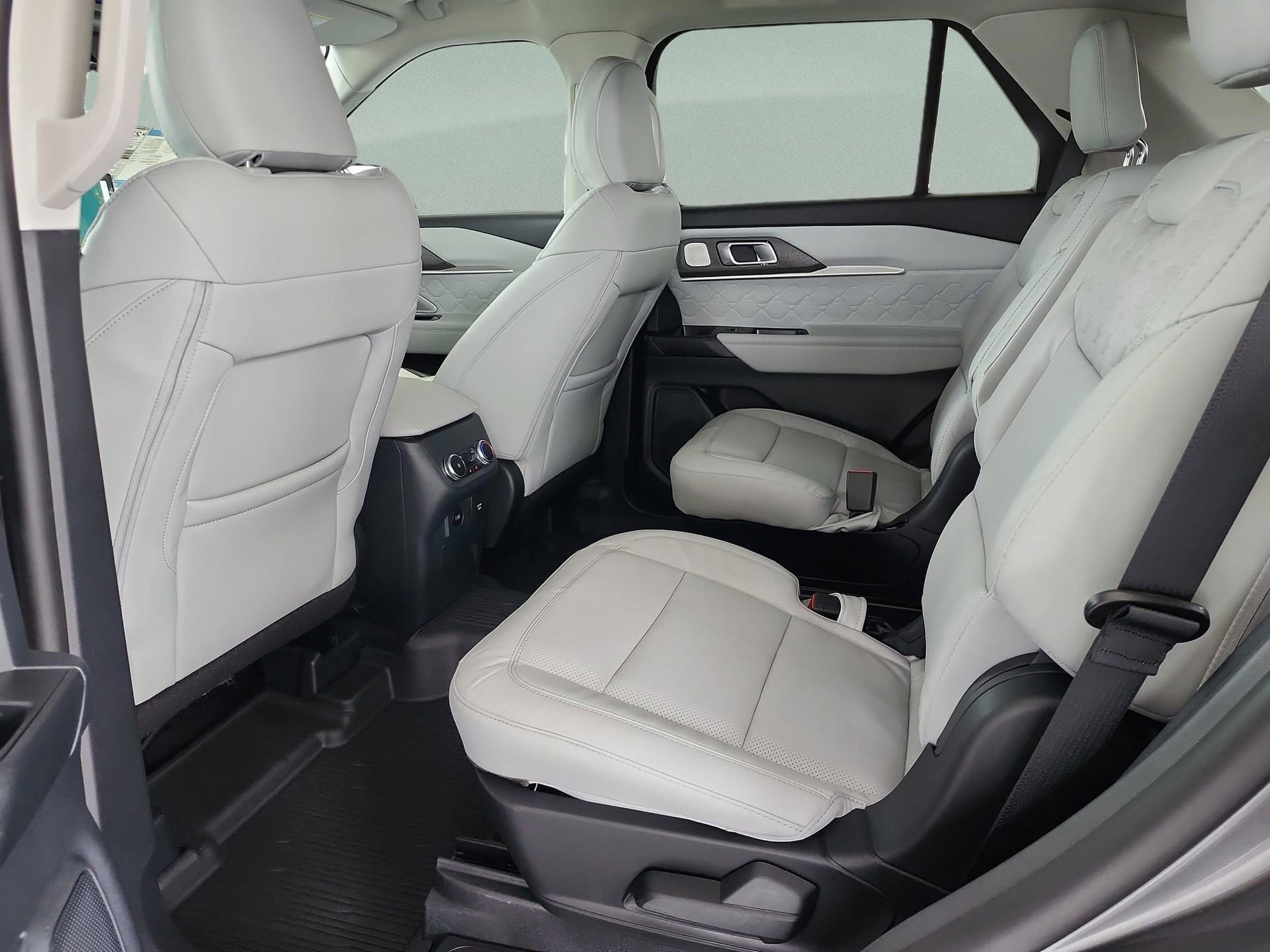 New 2026 Ford Explorer Platinum w/ LUX Leather Package image 16