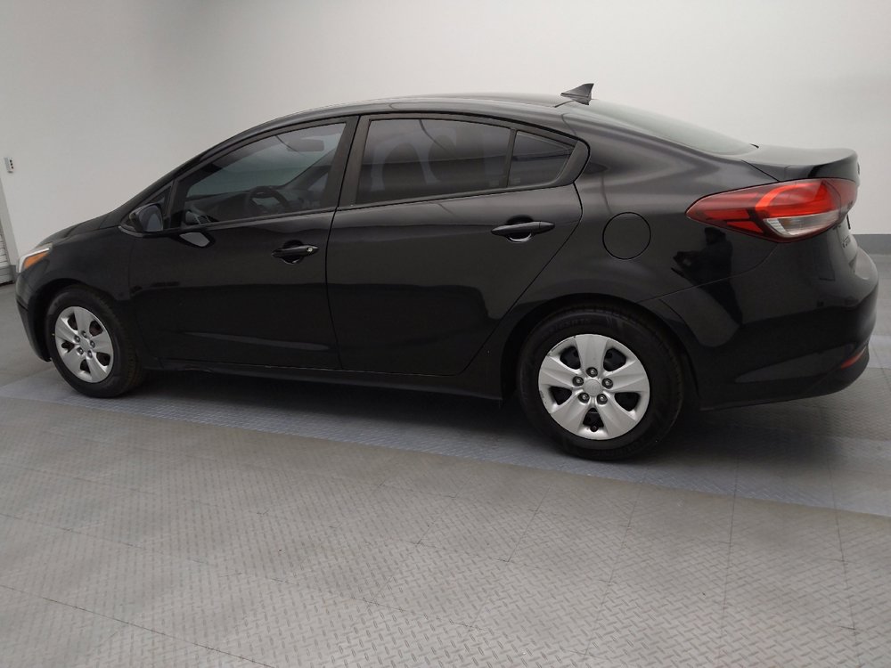 Used 2017 Kia Forte LX image 3