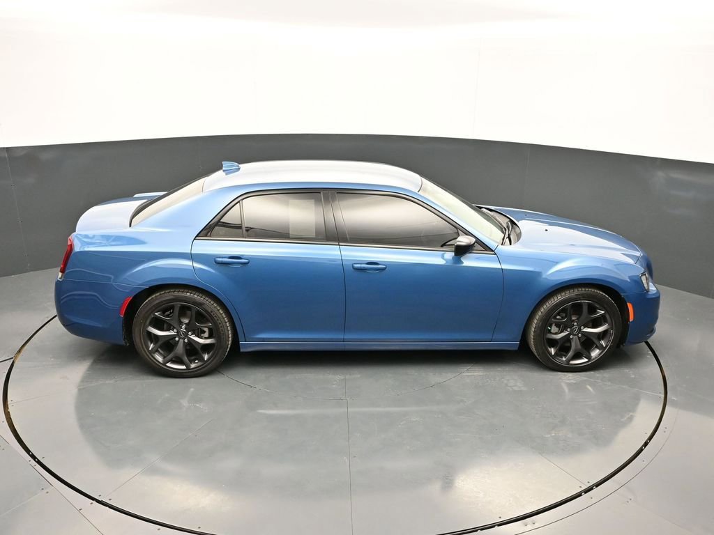 Used 2023 Chrysler 300 Touring w/ Sport Appearance Package image 31