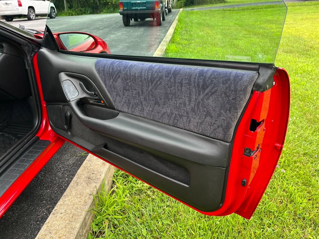 Used 2000 Chevrolet Camaro LT RWD image 30
