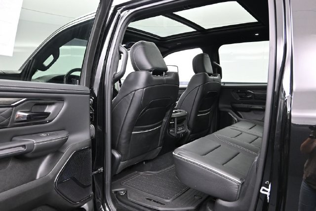 Used 2025 RAM 1500 Limited AWD/4WD image 25
