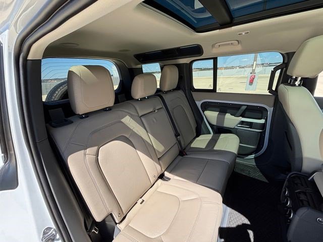 Used 2023 Land Rover Defender 110 SE image 20