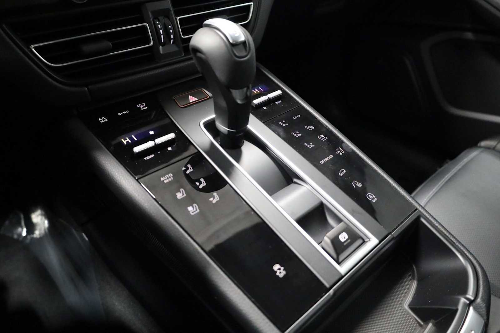 New 2026 Porsche Macan image 29